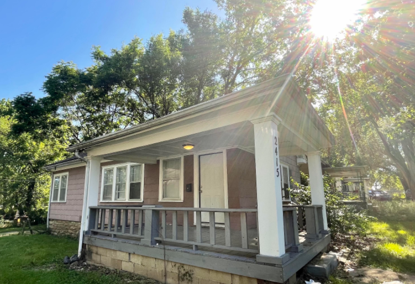 2415 E 67th Ter - Photo 2 of 9