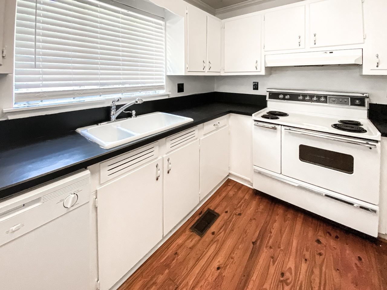 286 Larkspur St - Photo 2 of 13