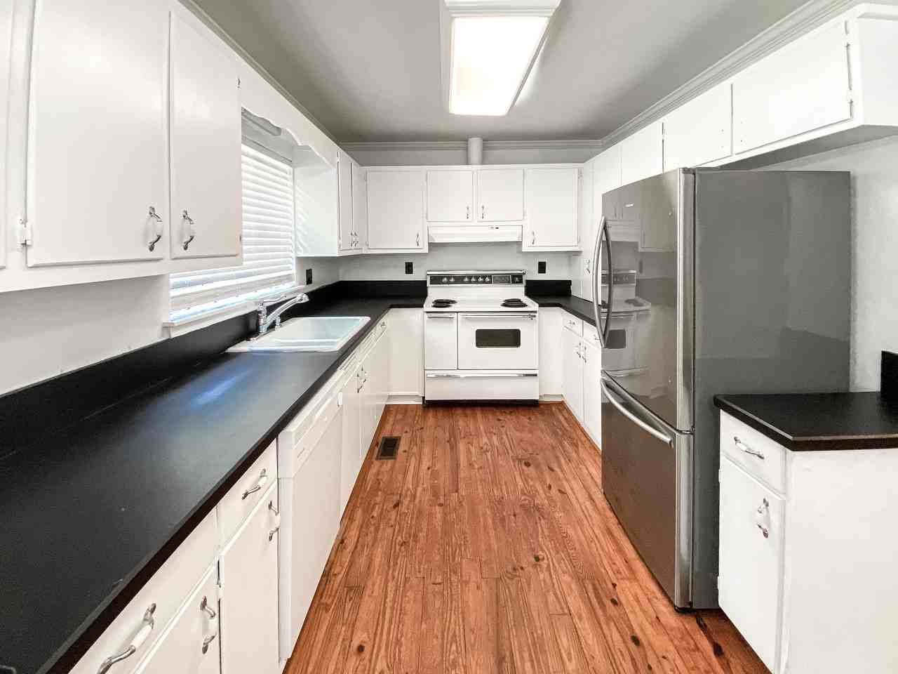 286 Larkspur St - Photo 3 of 13