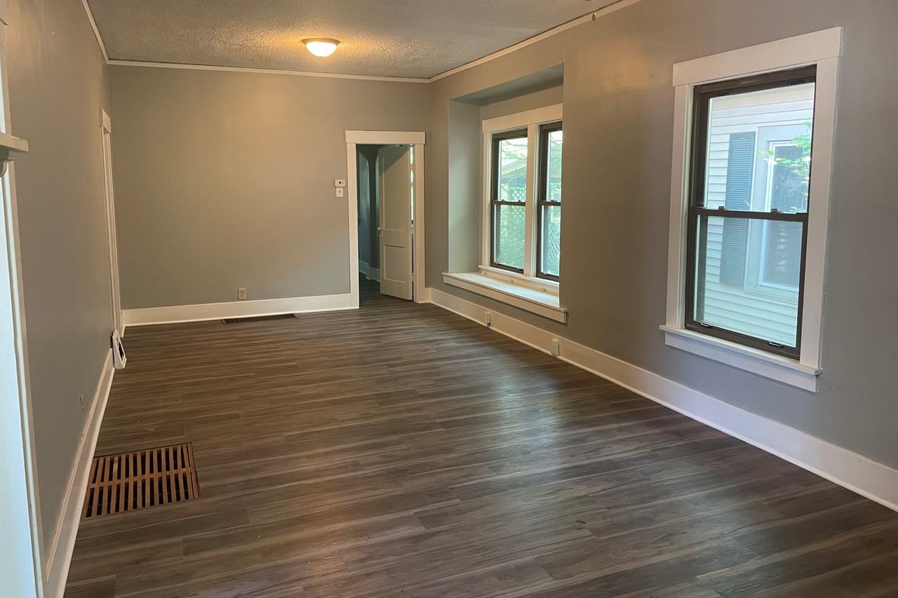 214 Sw Orchard St - Photo 2 of 12