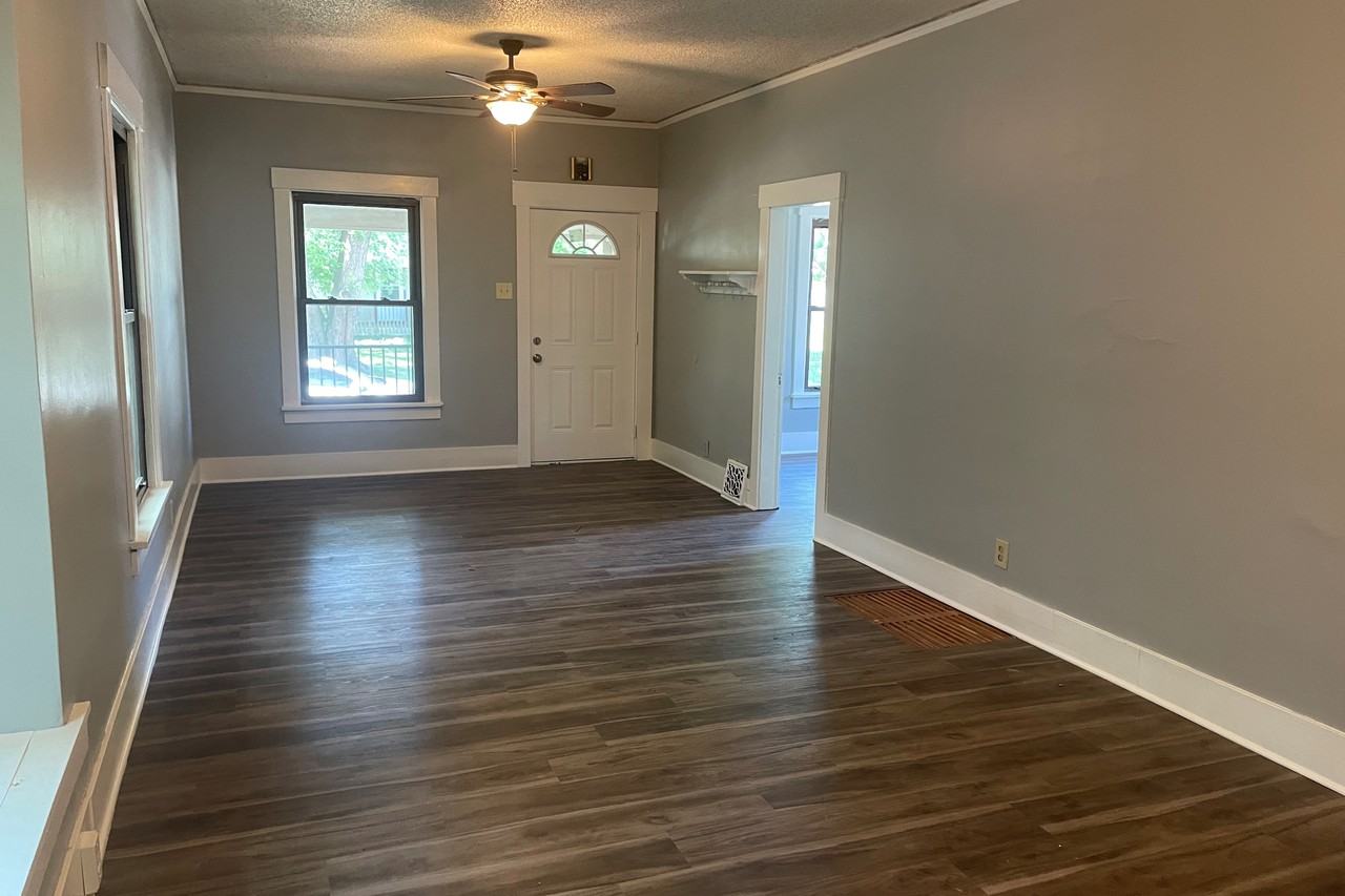 214 Sw Orchard St - Photo 3 of 12