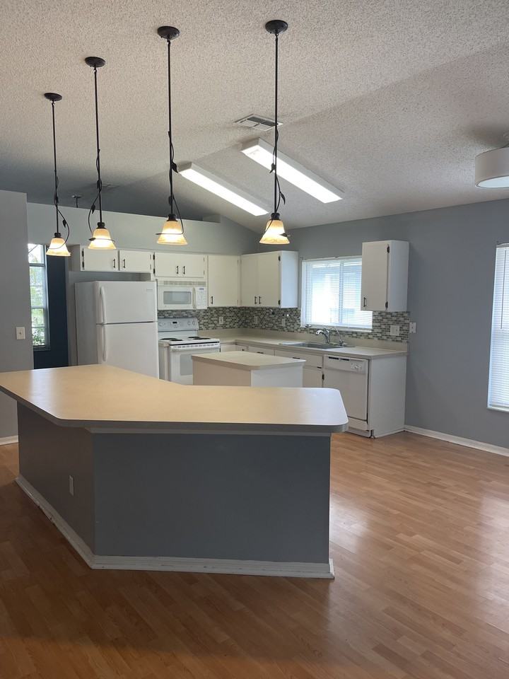 10242 Oasis Palm Dr - Photo 2 of 10