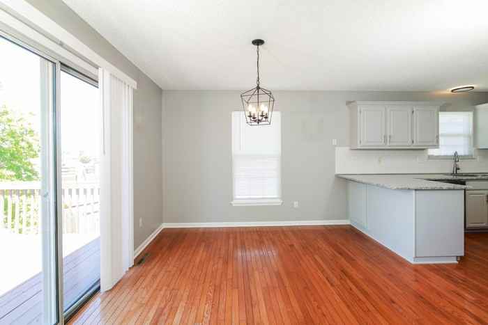 804 Sw Crestview Ct - Photo 3 of 15