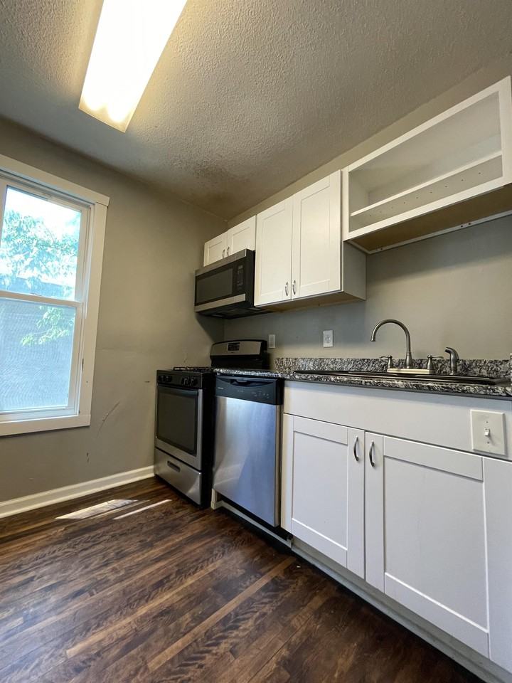 116 W 34th St #2 - Photo 2 of 18