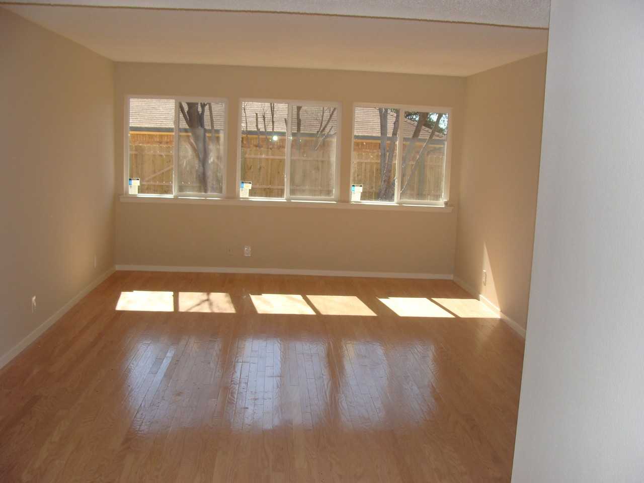 1302 La Salle Dr - Photo 2 of 6