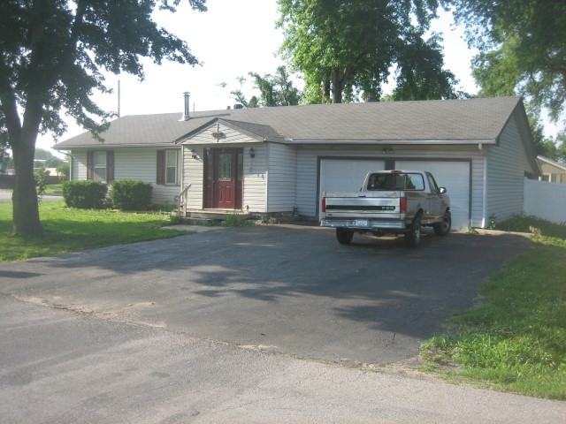 800 Newton St - Photo 2 of 24