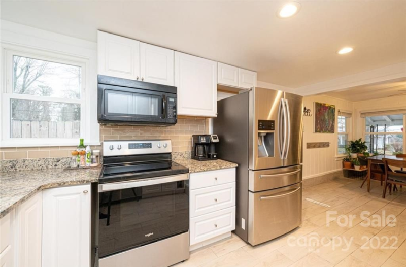 642 10th Street Blvd Nw - Photo 2 of 9