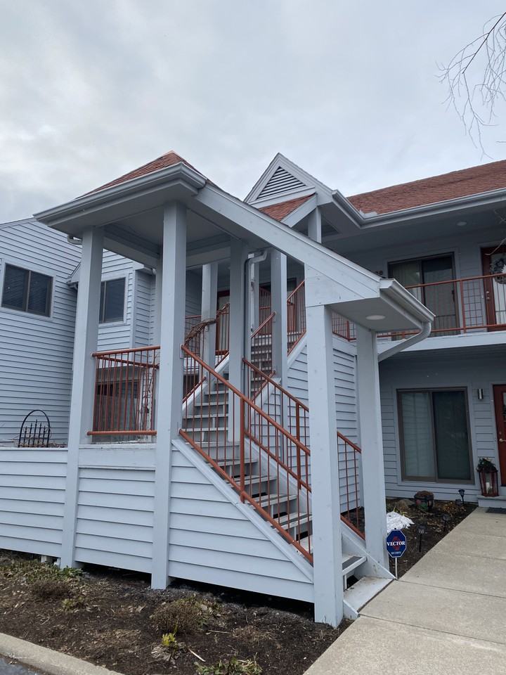 1042 Lookout Dr - Photo 3 of 10