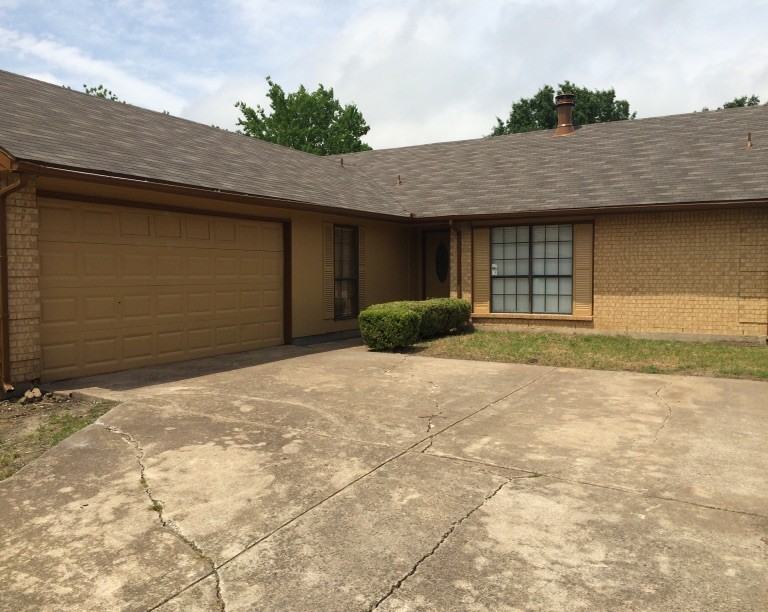 2505 Edinburgh St - Photo 2 of 10