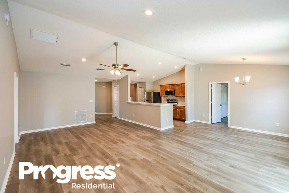 6360 Spring Hollow Ct - Photo 3 of 21