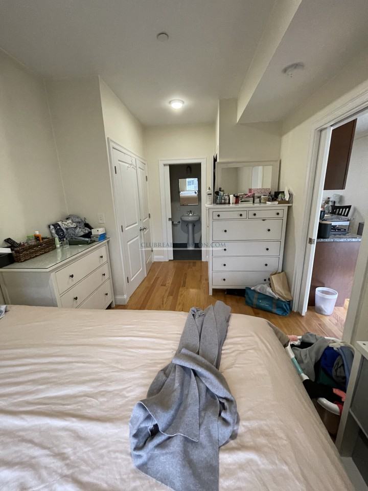 549 Washington St #6 - Photo 3 of 11