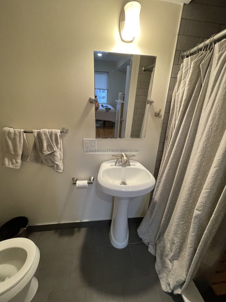 549 Washington St #6 - Photo 5 of 11