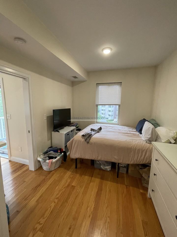 549 Washington St #6 - Photo 6 of 11