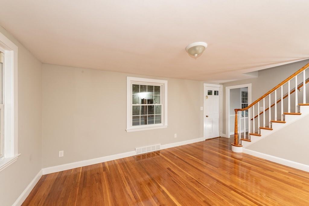 64 Park Ave W - Photo 3 of 14