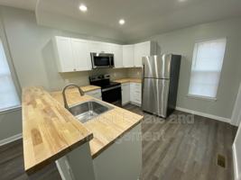 featured image of 1011 Logan St Se