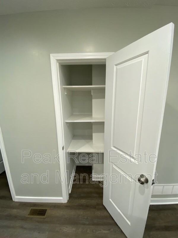 1011 Logan St Se - Photo 2 of 17