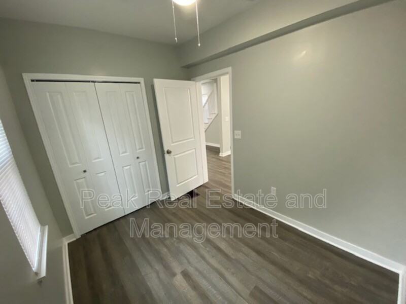 1011 Logan St Se - Photo 6 of 17