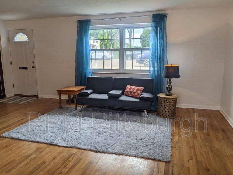 52 Chapel Dr - Photo 3 of 16