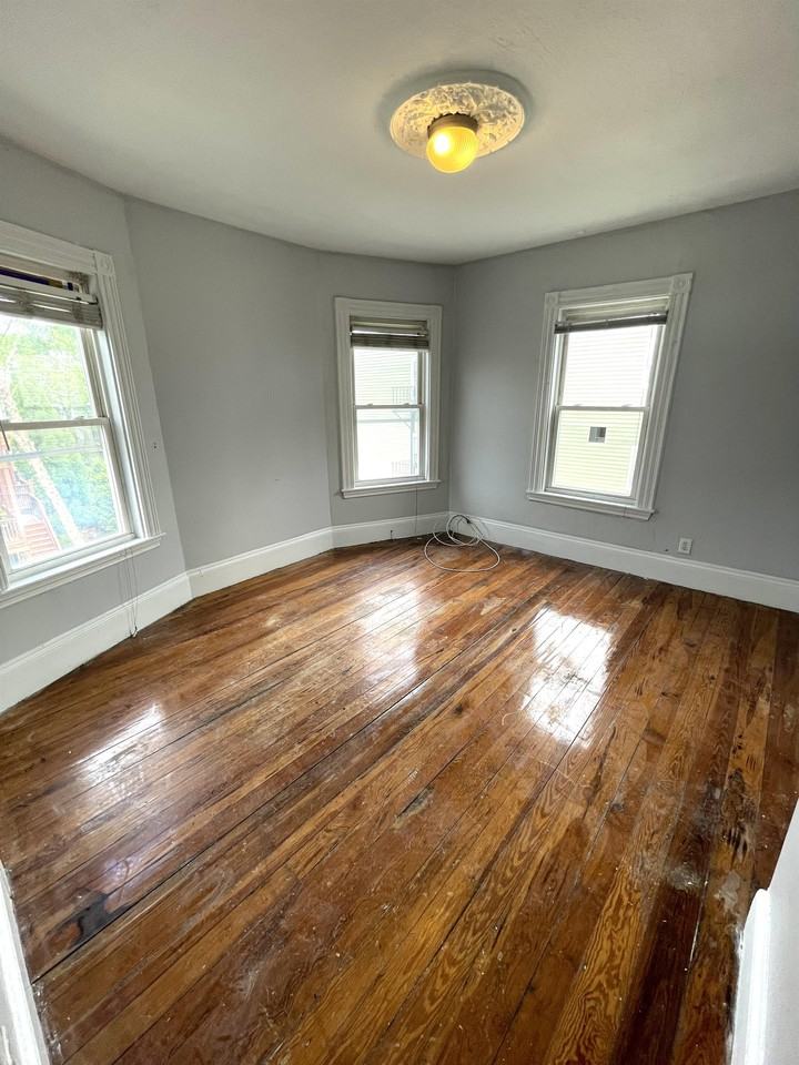 7 Greenmount St #2 - Photo 4 of 6