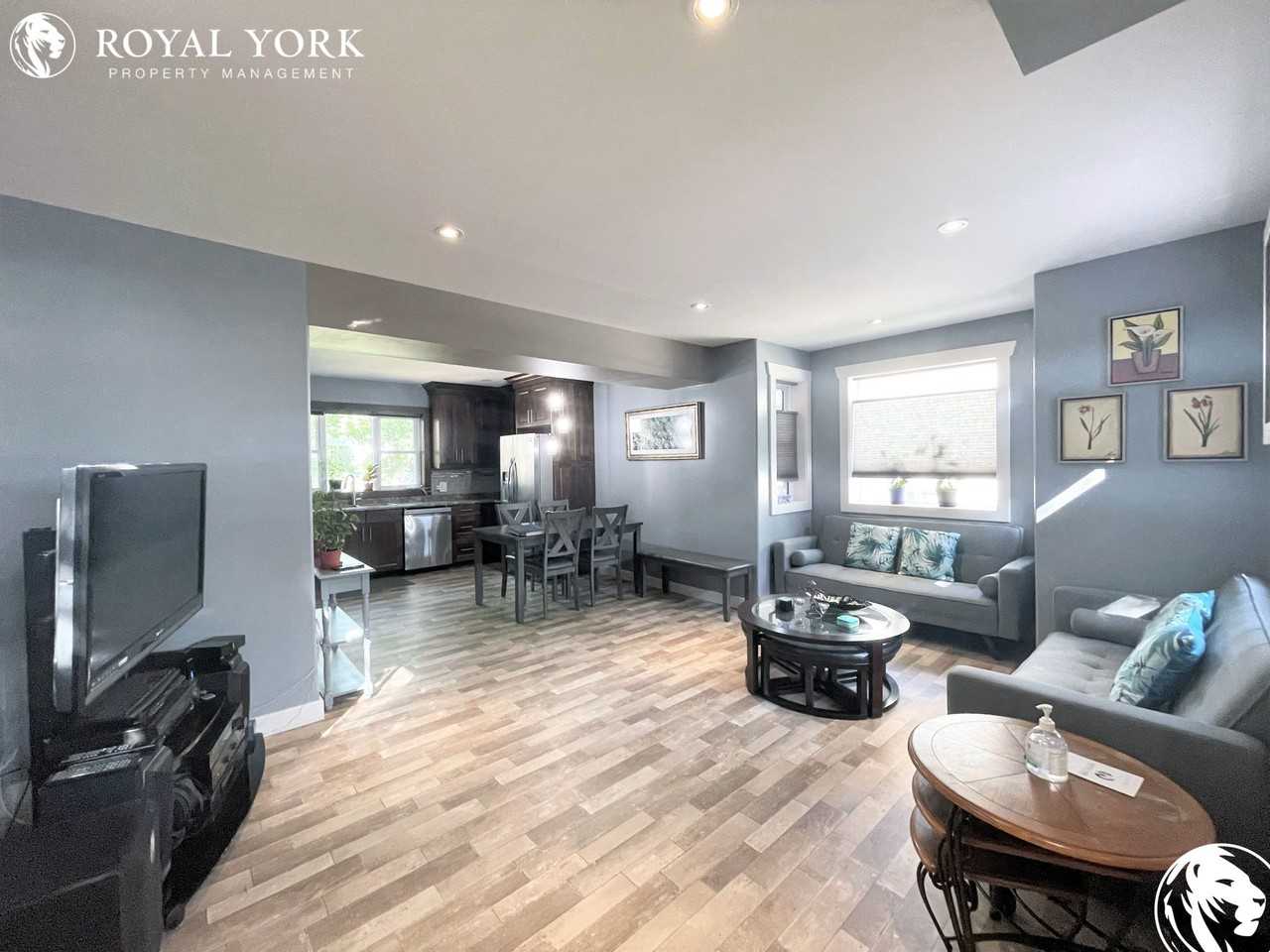 4236 Terrace Ave - Photo 3 of 27