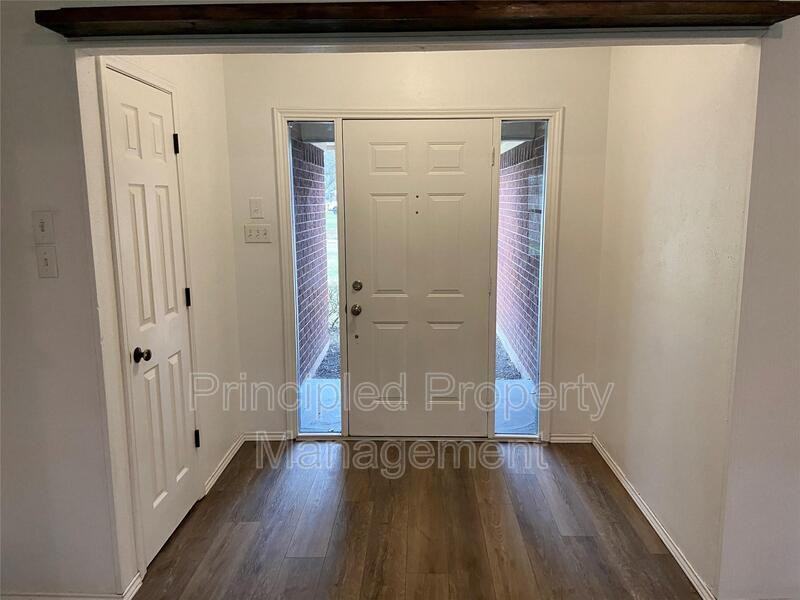 1110 Murry Dr N - Photo 3 of 24