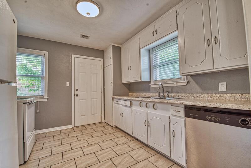 2429 Nw 35th St - Photo 3 of 17