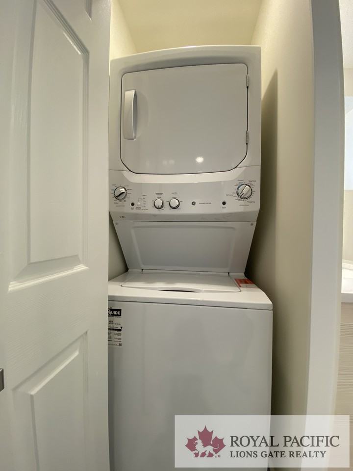 8760 152 Street - Photo 6 of 16
