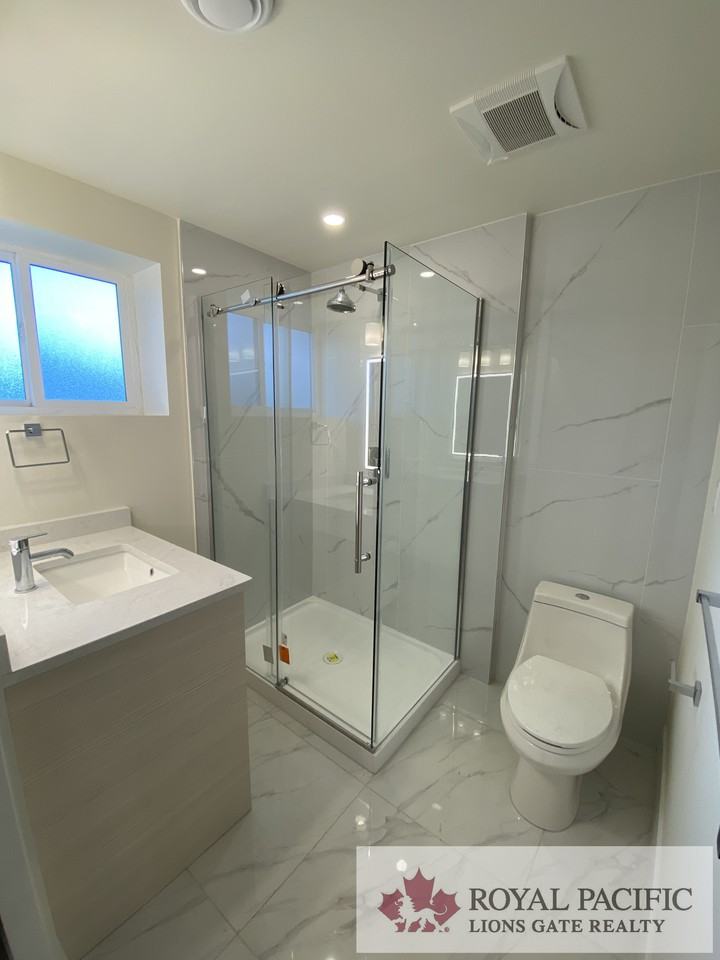 8760 152 Street - Photo 7 of 16