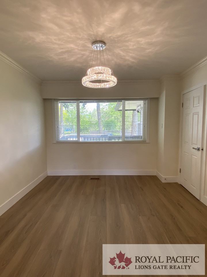 8760 152 Street - Photo 4 of 14