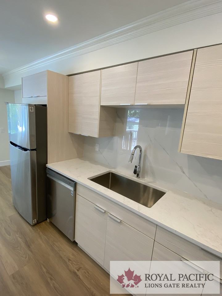 8760 152 Street - Photo 6 of 14