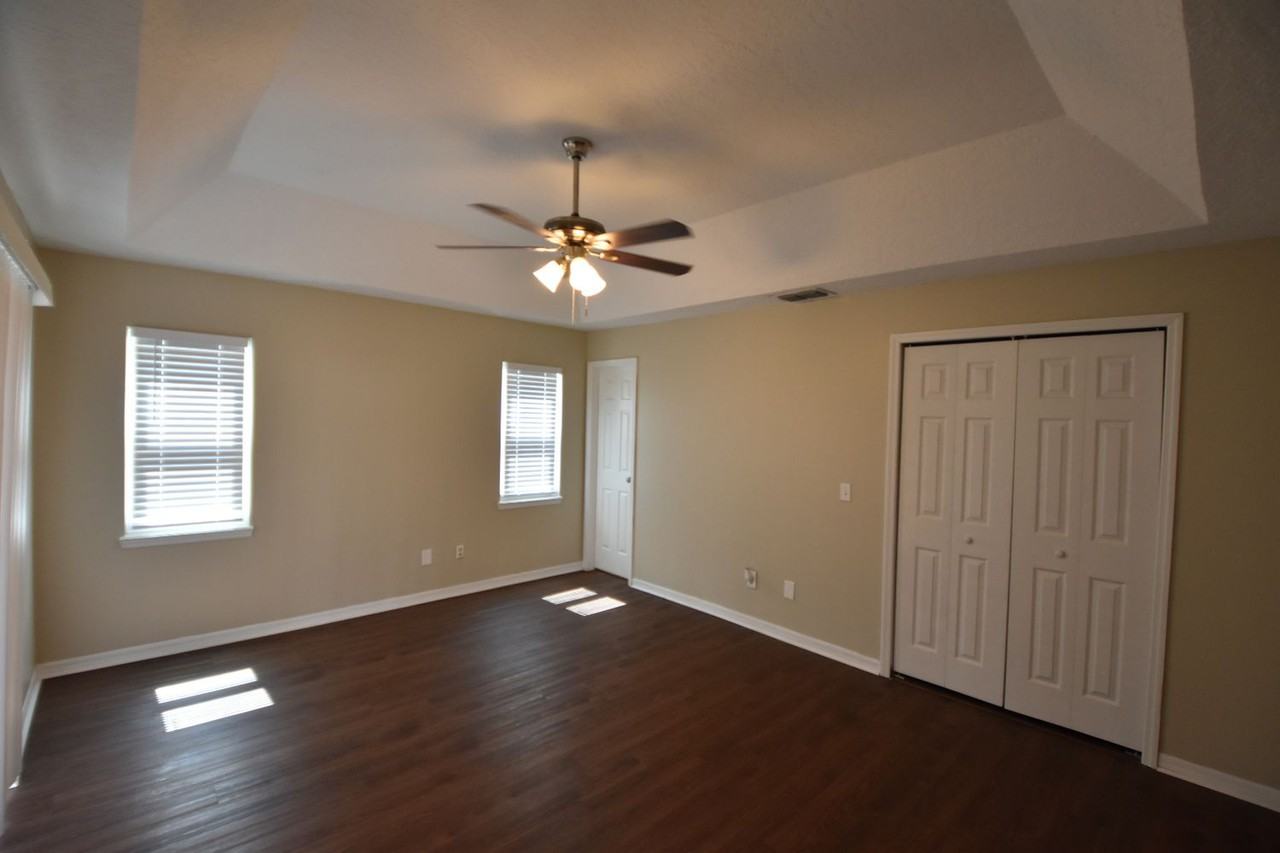 2148 Tioga Dr - Photo 3 of 7