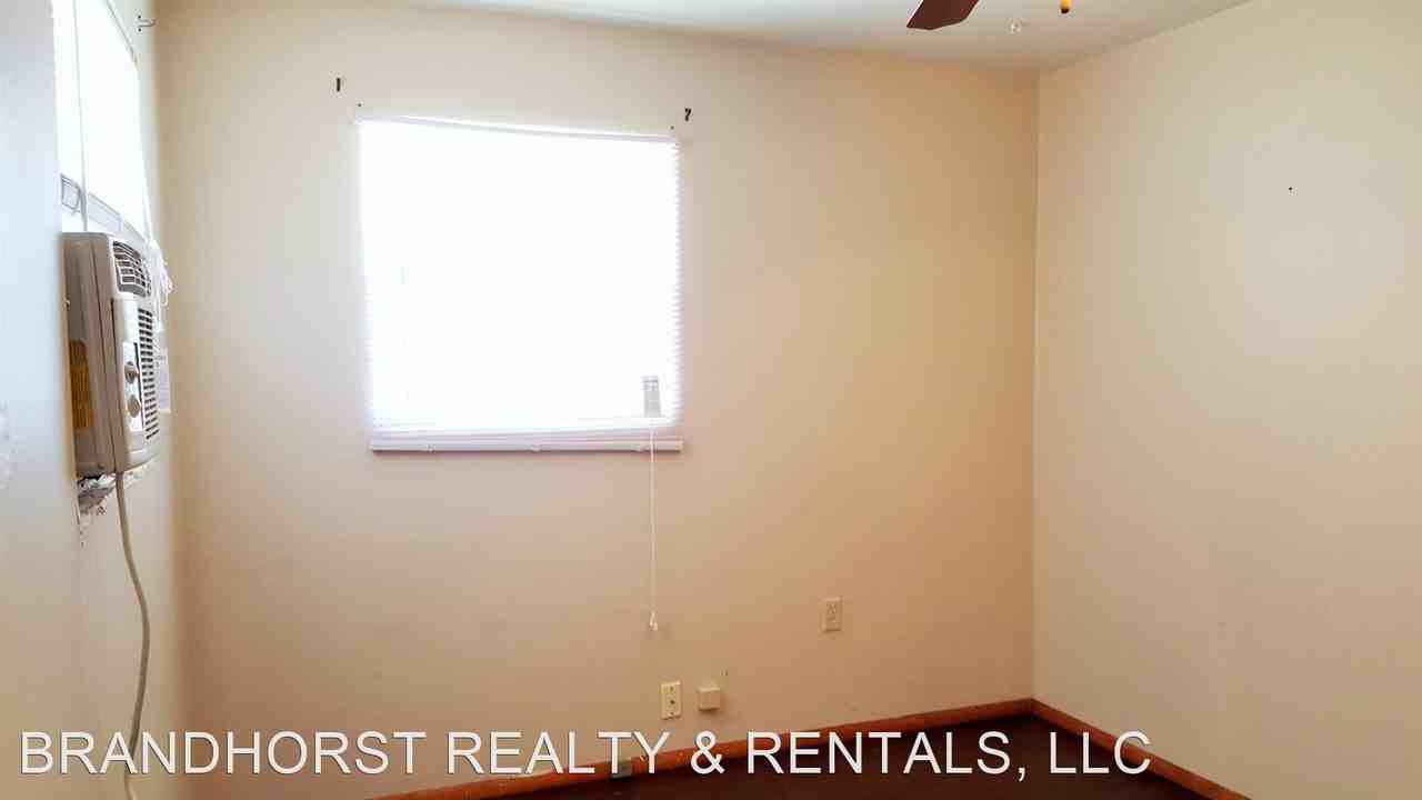 1002 N Bradley St - Photo 3 of 11