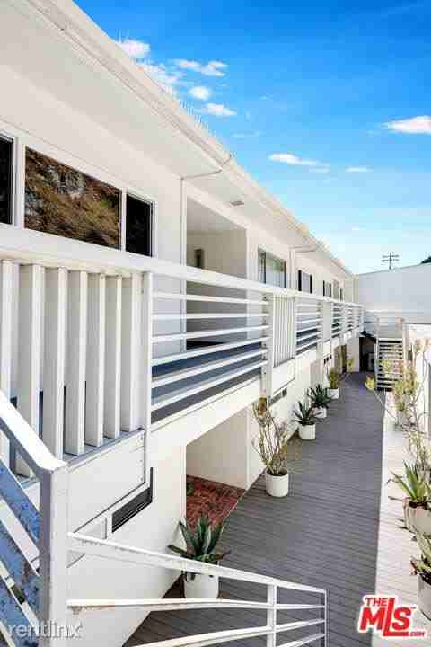 20638 Pacific Coast Hwy - Photo 2 of 10