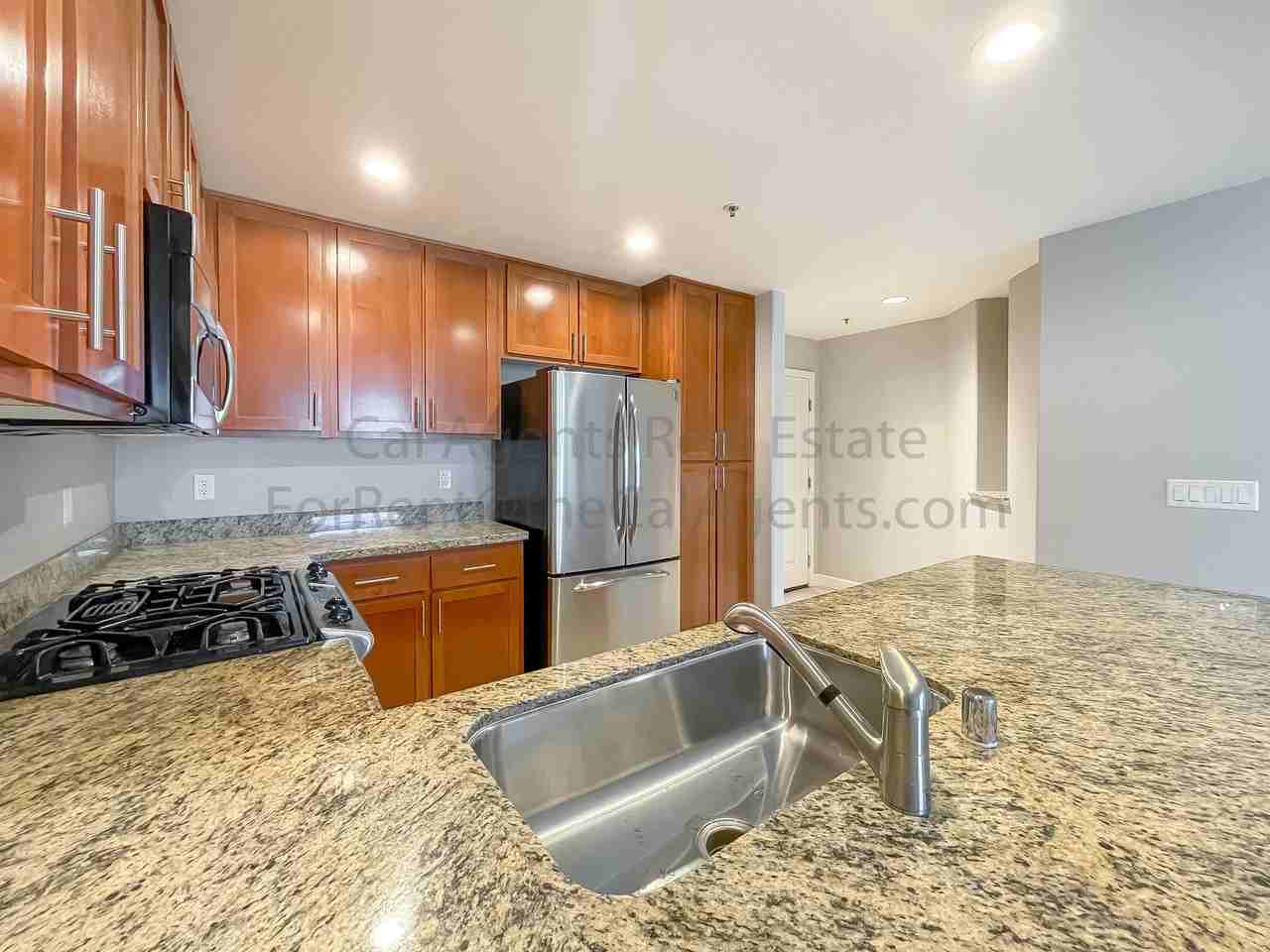 423 7th St #1 - Photo 4 of 35