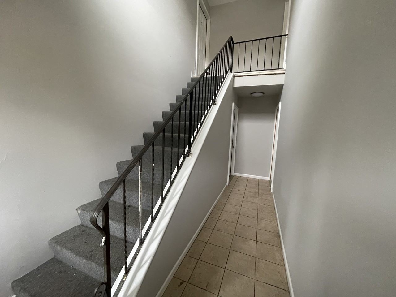 108 Harbor Dr - Photo 2 of 15