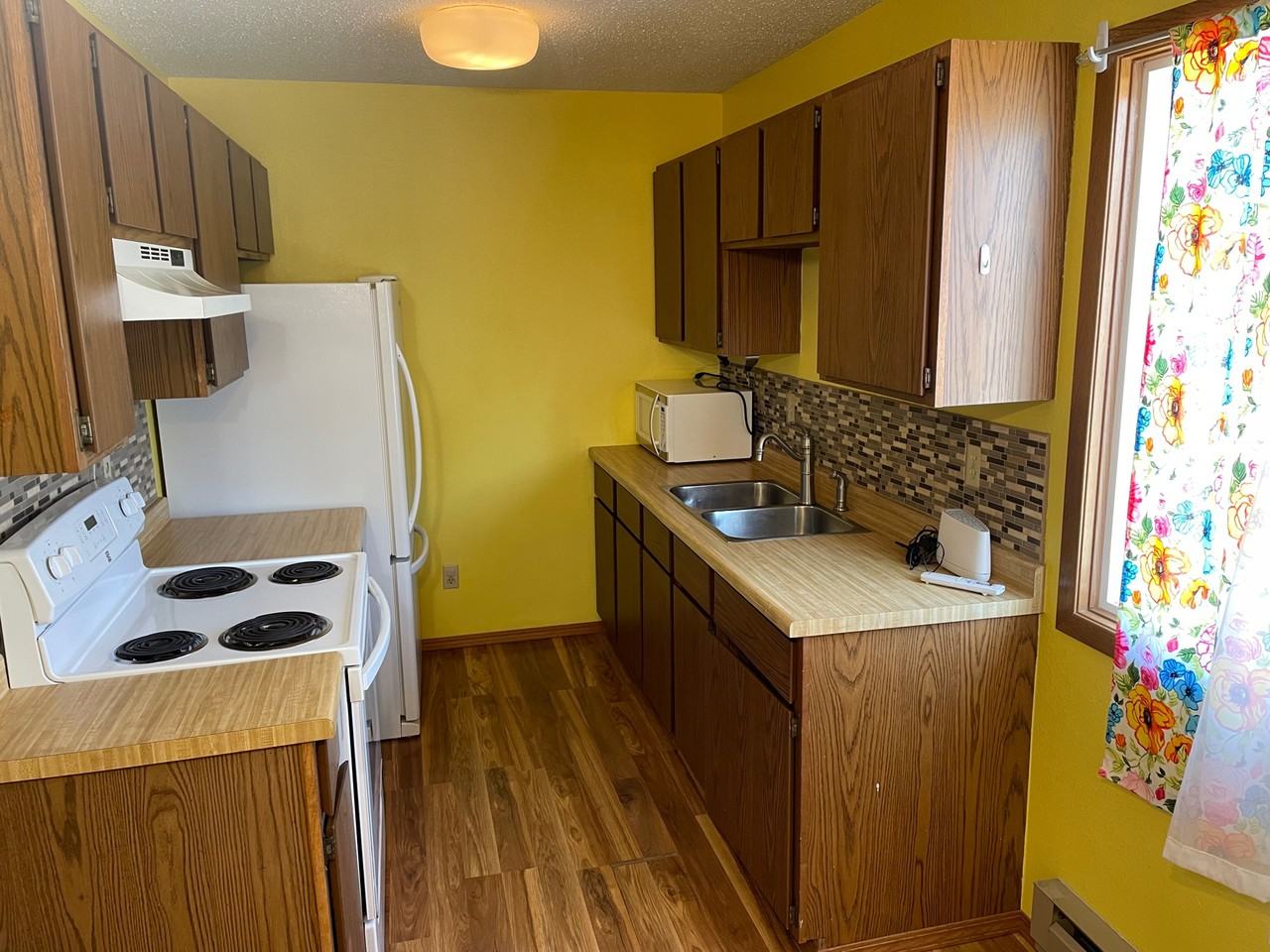 1818 30th St W - Photo 3 of 11