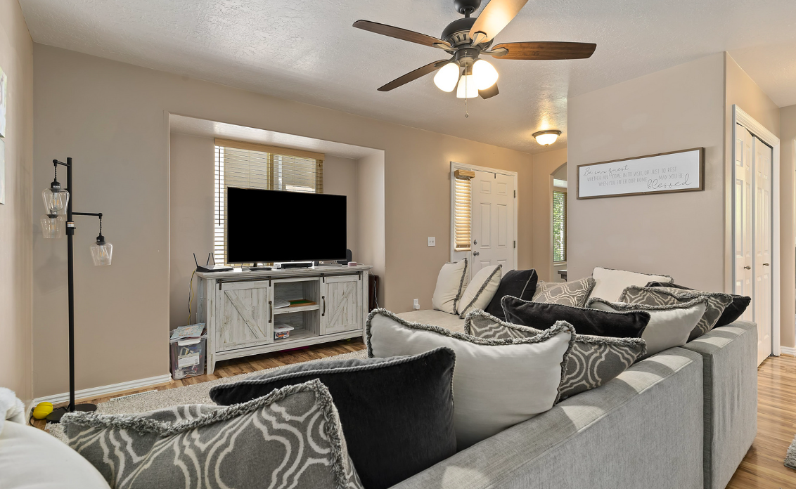745 Mahogany Ridge Rd - Photo 2 of 8