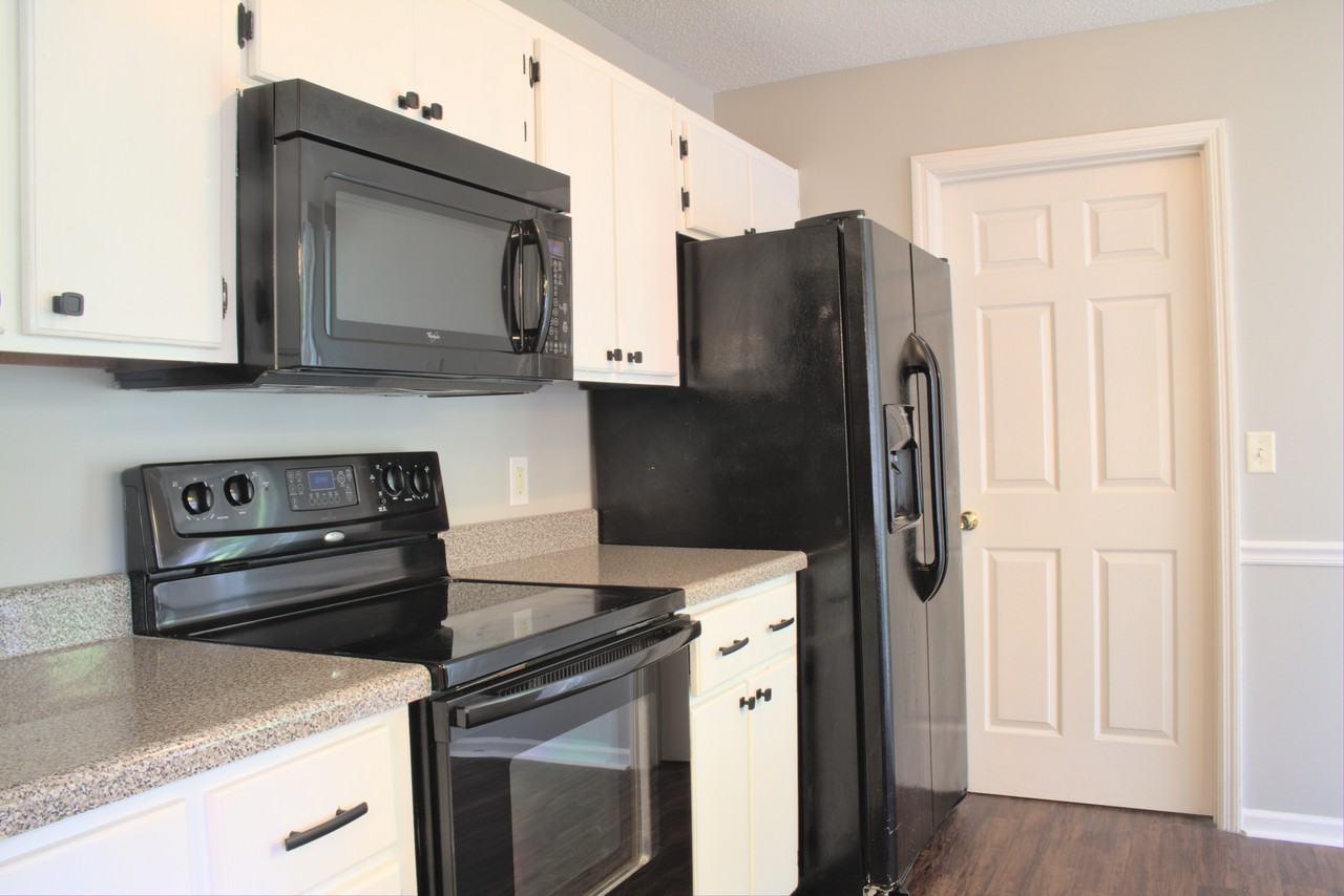 2356 Rowe St - Photo 2 of 8