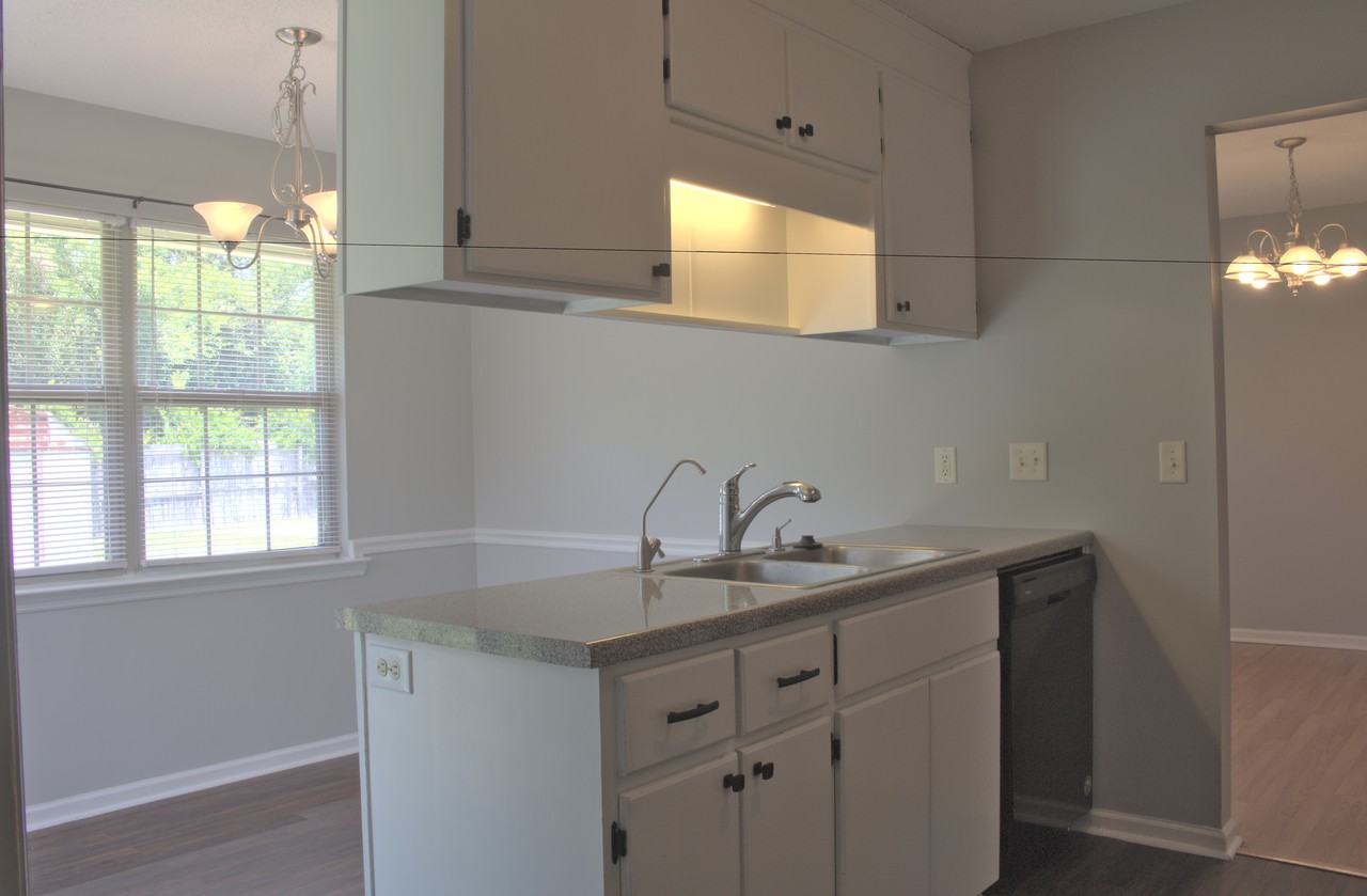 2356 Rowe St - Photo 3 of 8