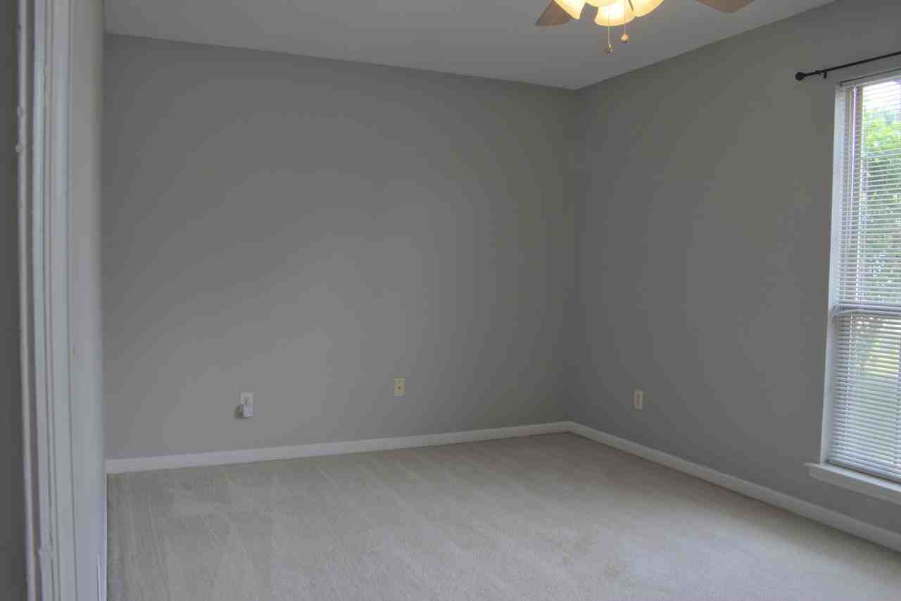 2356 Rowe St - Photo 5 of 8