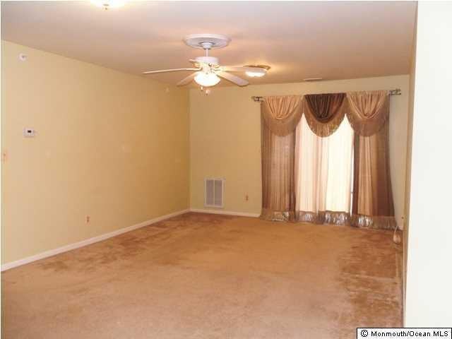 832 Wedgewood Cir - Photo 2 of 9