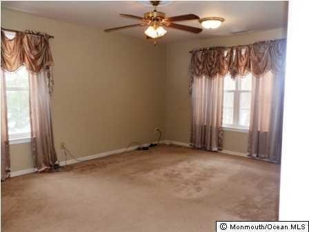 832 Wedgewood Cir - Photo 3 of 9
