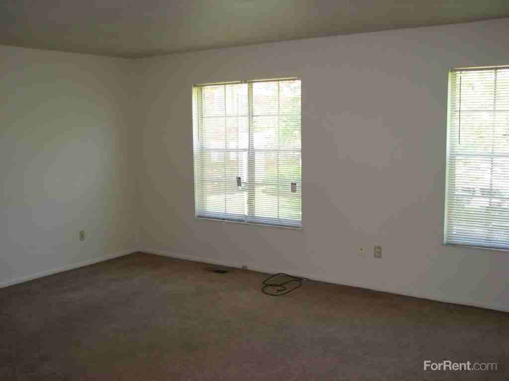 Woodknoll Townhomes - Photo 3 of 11