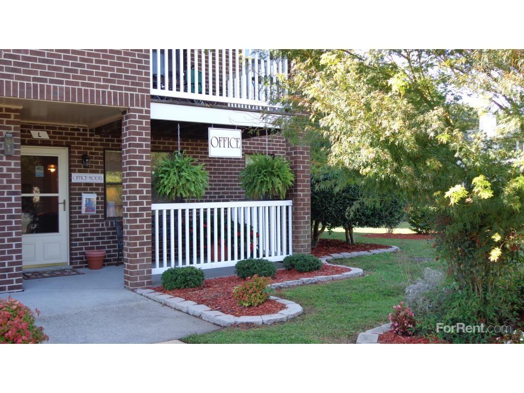 Poquoson Place Apartments and Townhomes - Photo 2 of 13