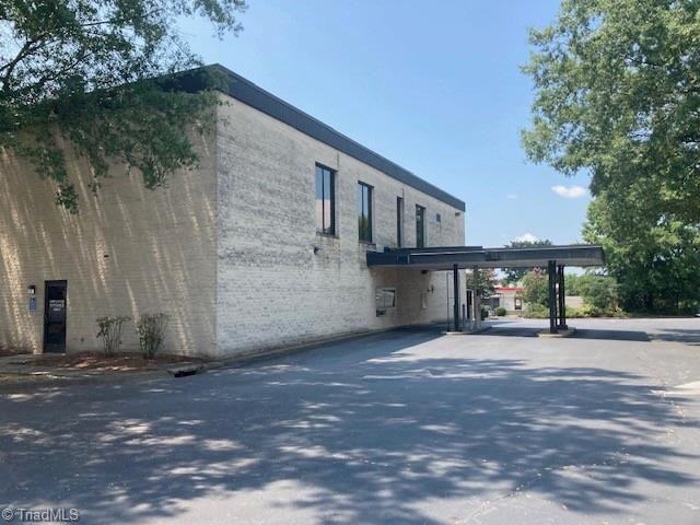 213 W Kings Hwy - Photo 2 of 10