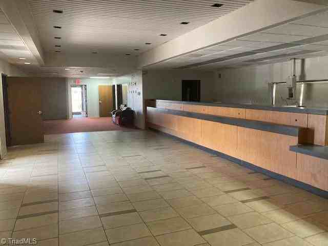 213 W Kings Hwy - Photo 3 of 10