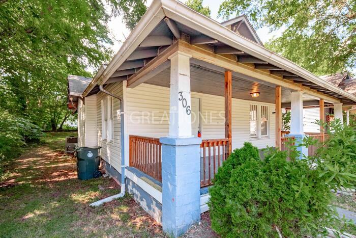 306 E Guilford St - Photo 3 of 25