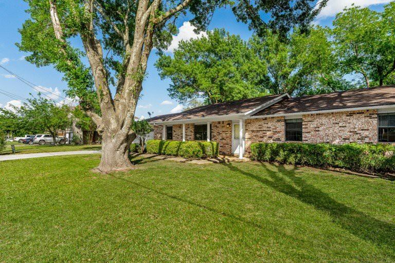 1376 Poppy Ln - Photo 2 of 27