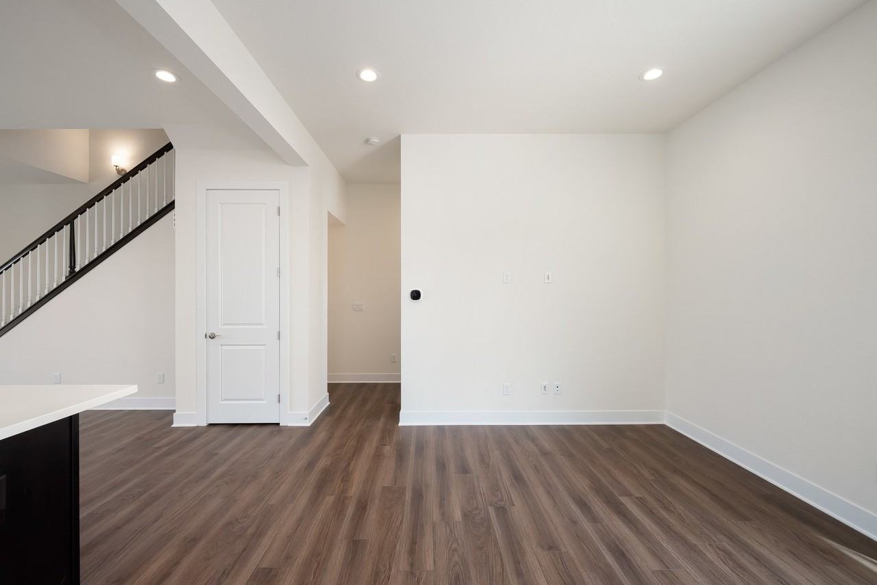 5112 Ward Rd - Photo 4 of 35