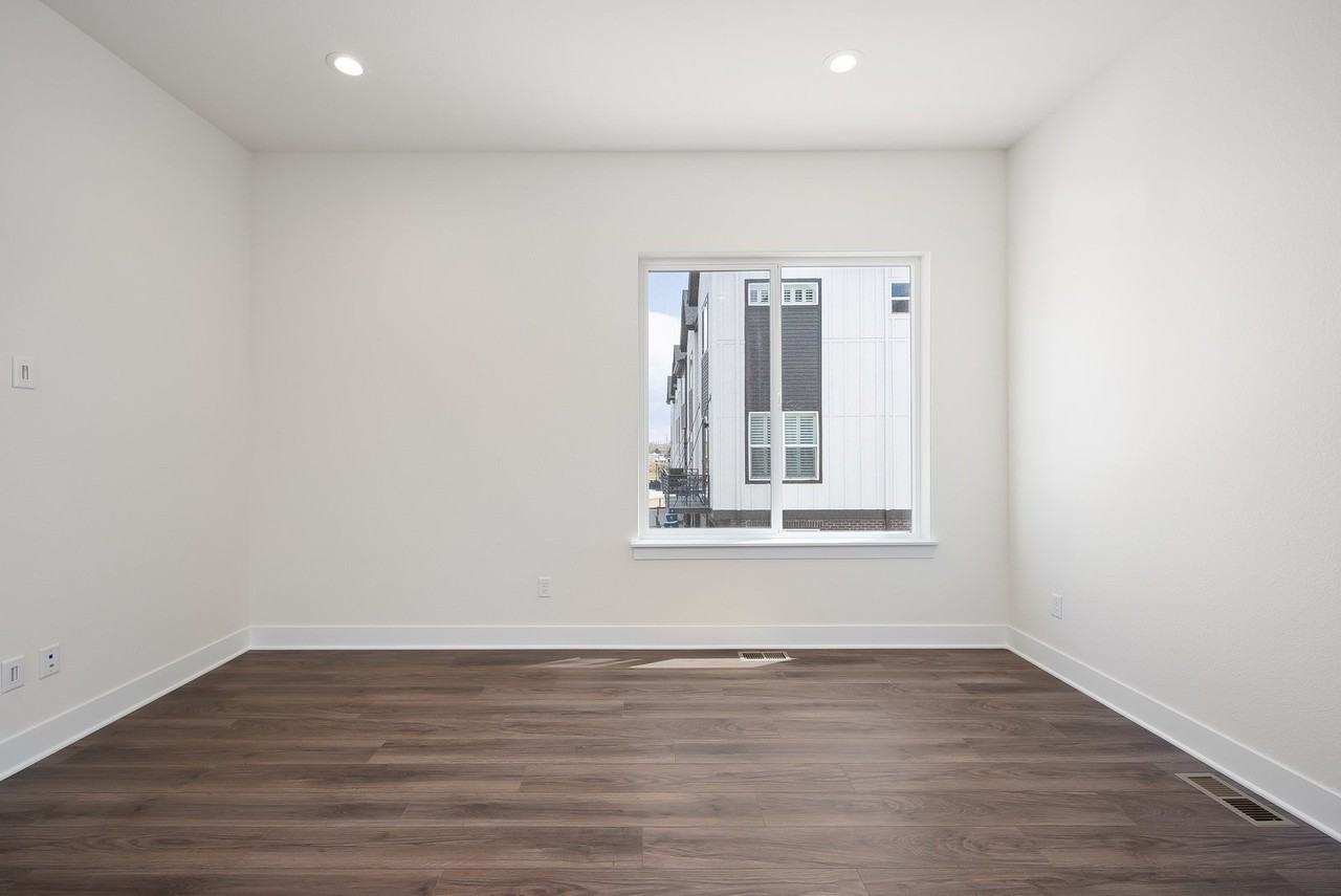 5112 Ward Rd - Photo 5 of 35